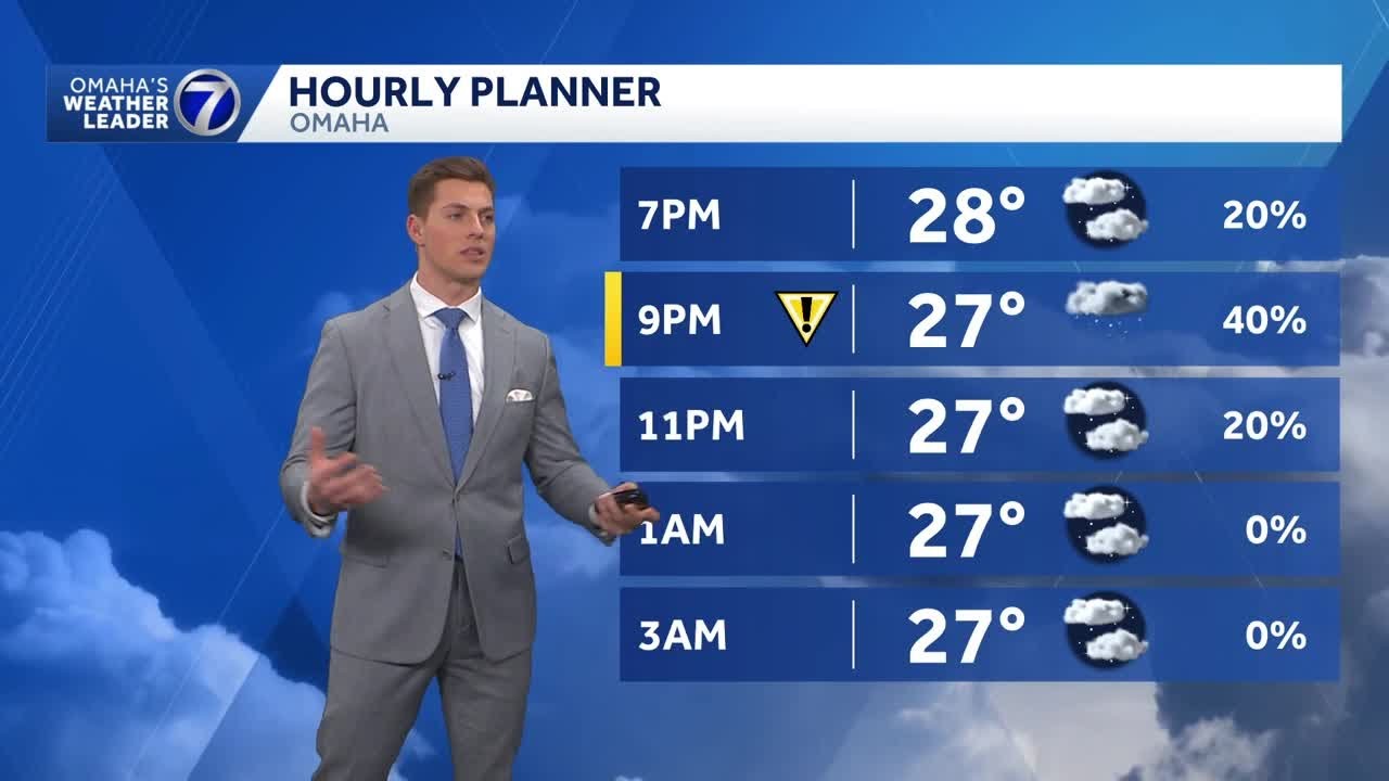 Watching freezing drizzle and light snow this evening - YouTube