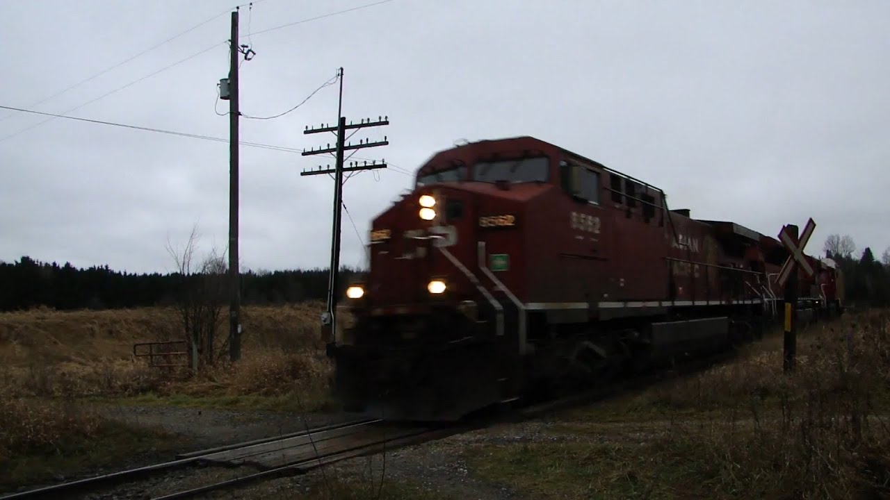 CP 8562 in Martinville (05DEC2011)