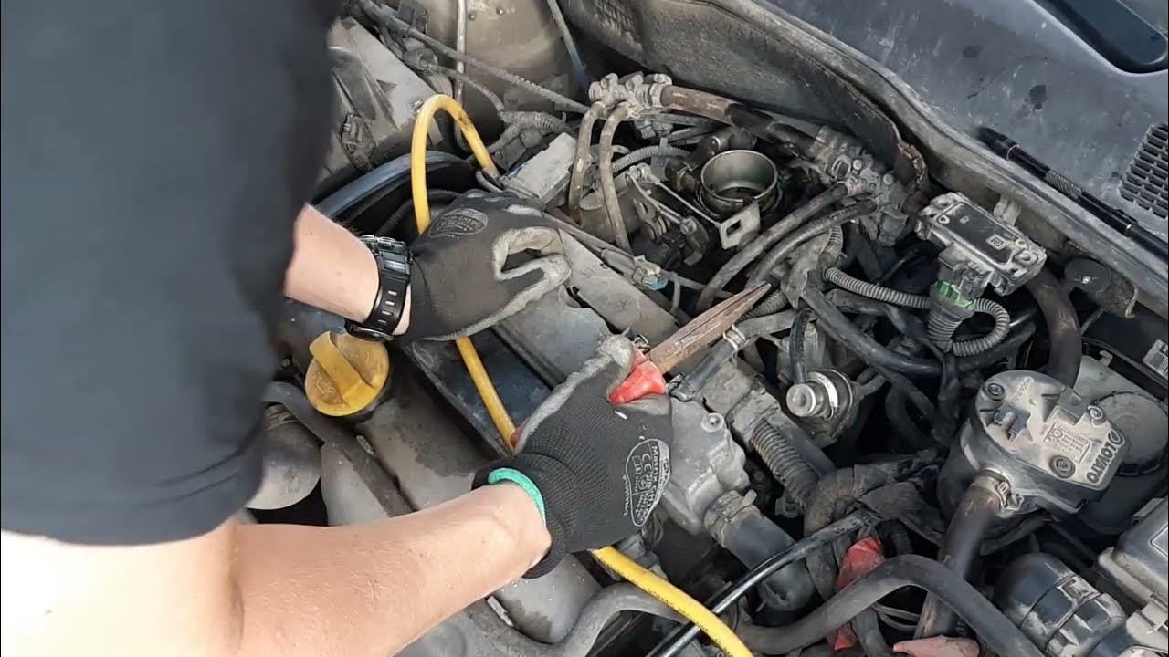 Opel/Vauxhall Fuel Injectors Disassembly removal and cleaning part 1