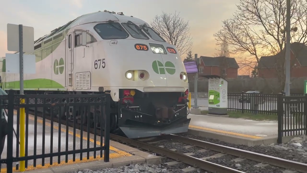 4K MP54AC Railfanning Markham go with 