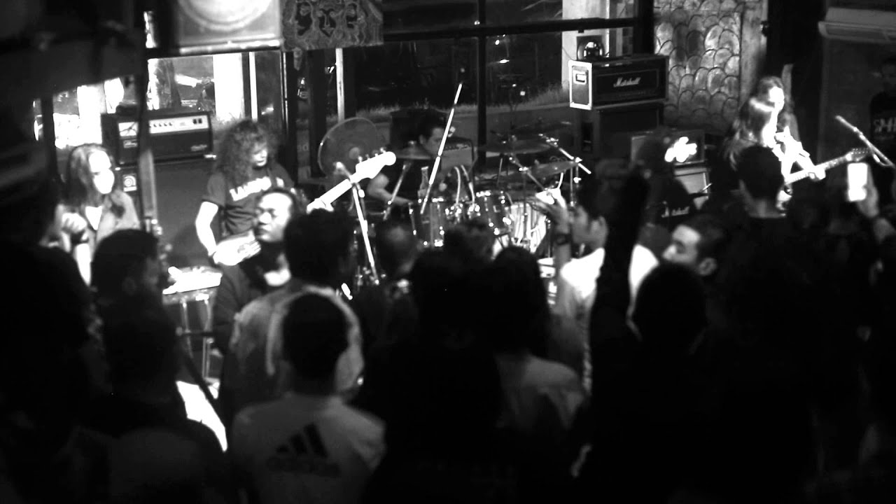 ง่ายเกินไป - หิน เหล็ก ไฟ (live at Parking Toys 2014)