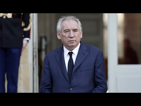 François Bayrou sauve son poste et son gouvernement : quelles concessions au PS ?