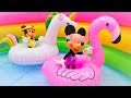 Çocuk videosu. Minnie ve Mikey Mouse havuzdalar!