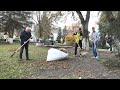 ОО "Белая Русь" на уборке сквера