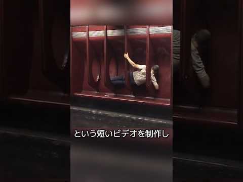 「敵対的建築」に抗議したアーティスト