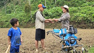 Hiring strangers to help plow the land and make melon beds - DANG THI DU