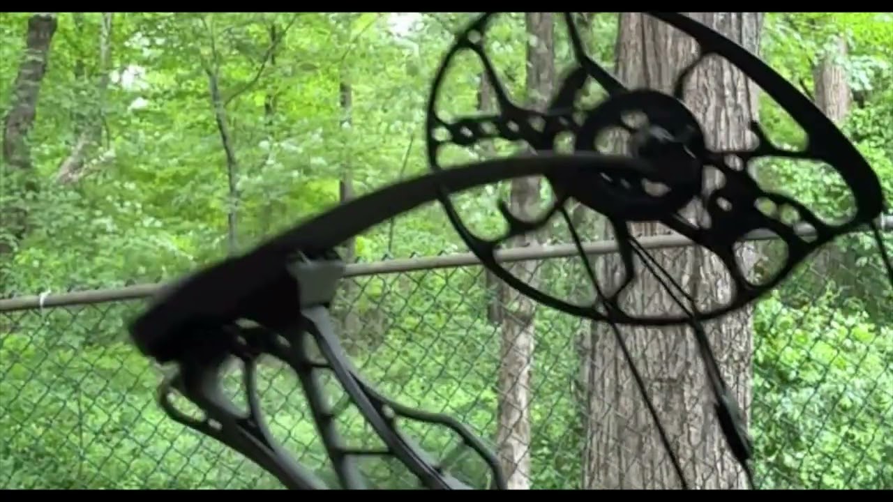 2025 Mathews lift X, integrated  MX2 drop away arrow rest in slow mo.