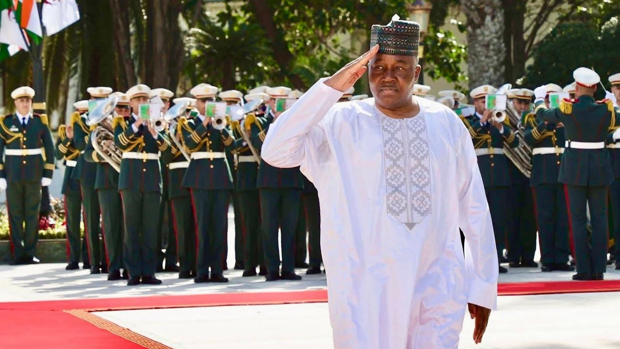 Les experts réagissent après la visite du président Tiani en Algérie