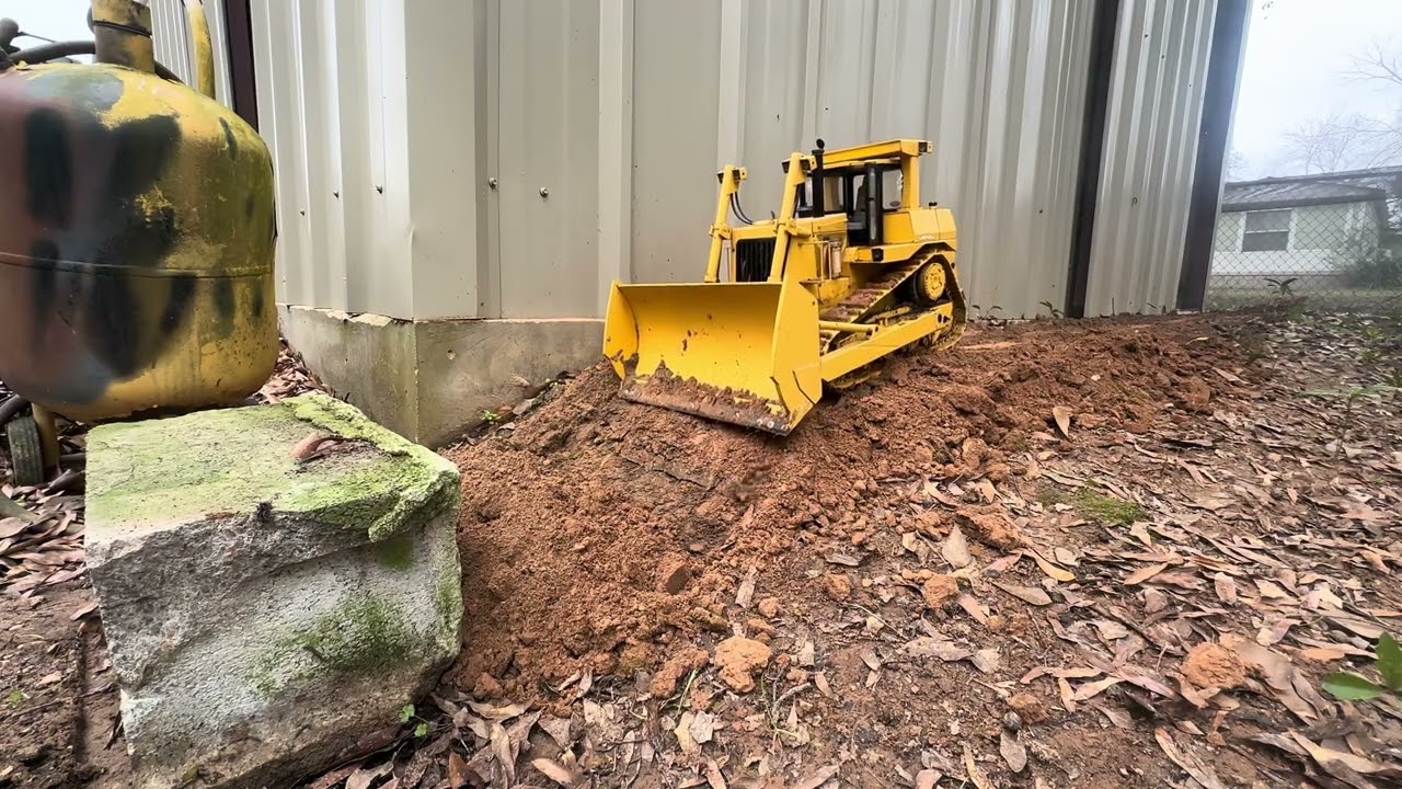 Rc Dozer::Day 1 construction at the dirt site