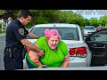 The DUMBEST Karen Turns A Traffic Stop Into A Felony