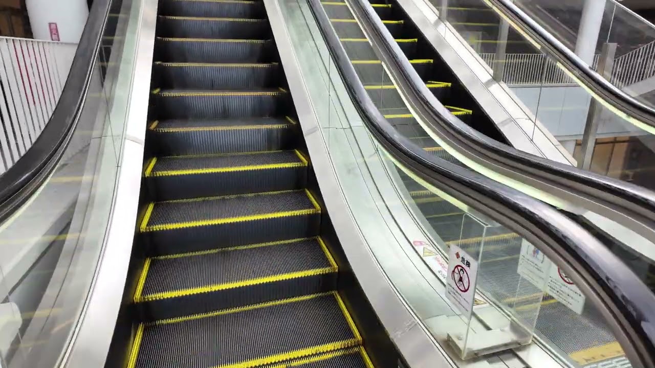 エスカレーター　千葉　流山おおたかの森　S.C.　のぼり １階→２階、２階→３階