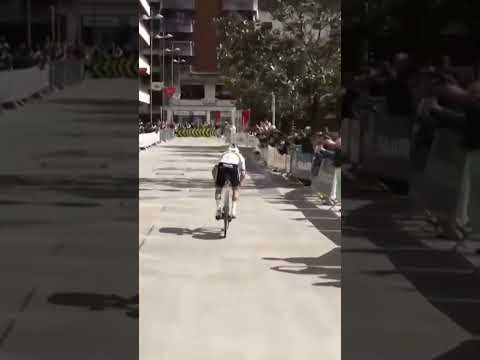 20 secondes de course et une lourde chute pour Evenepoel ! #shorts #cycling #sports