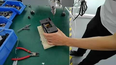 Auto air blowing screw feeder with push-pull screwdriver for deep hole products