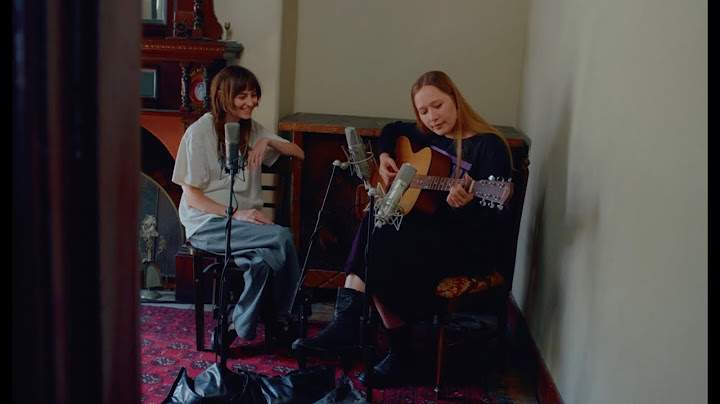 Faye Webster & Julia Jacklin sing ‘Good Guy’ (live at The Gem)