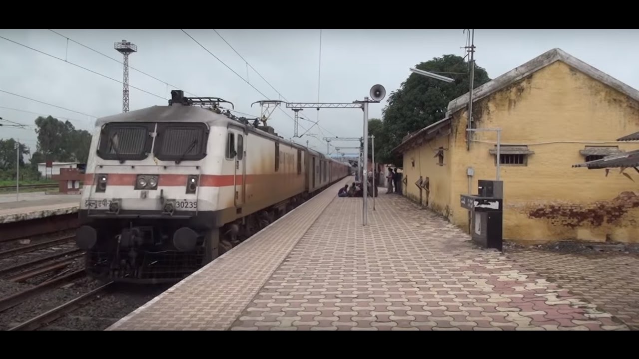 Bangalore Rajdhani Express breezes past Amla Junction like a Shining Bullet - YouTube arzan1980