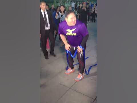 Аварга уралдаж байна. - YouTube