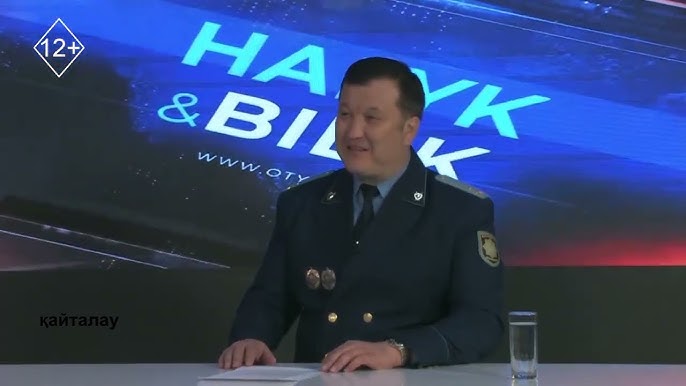 Төрт аяғында тұрған жетілген әйелдердің суреттерін қараңыз