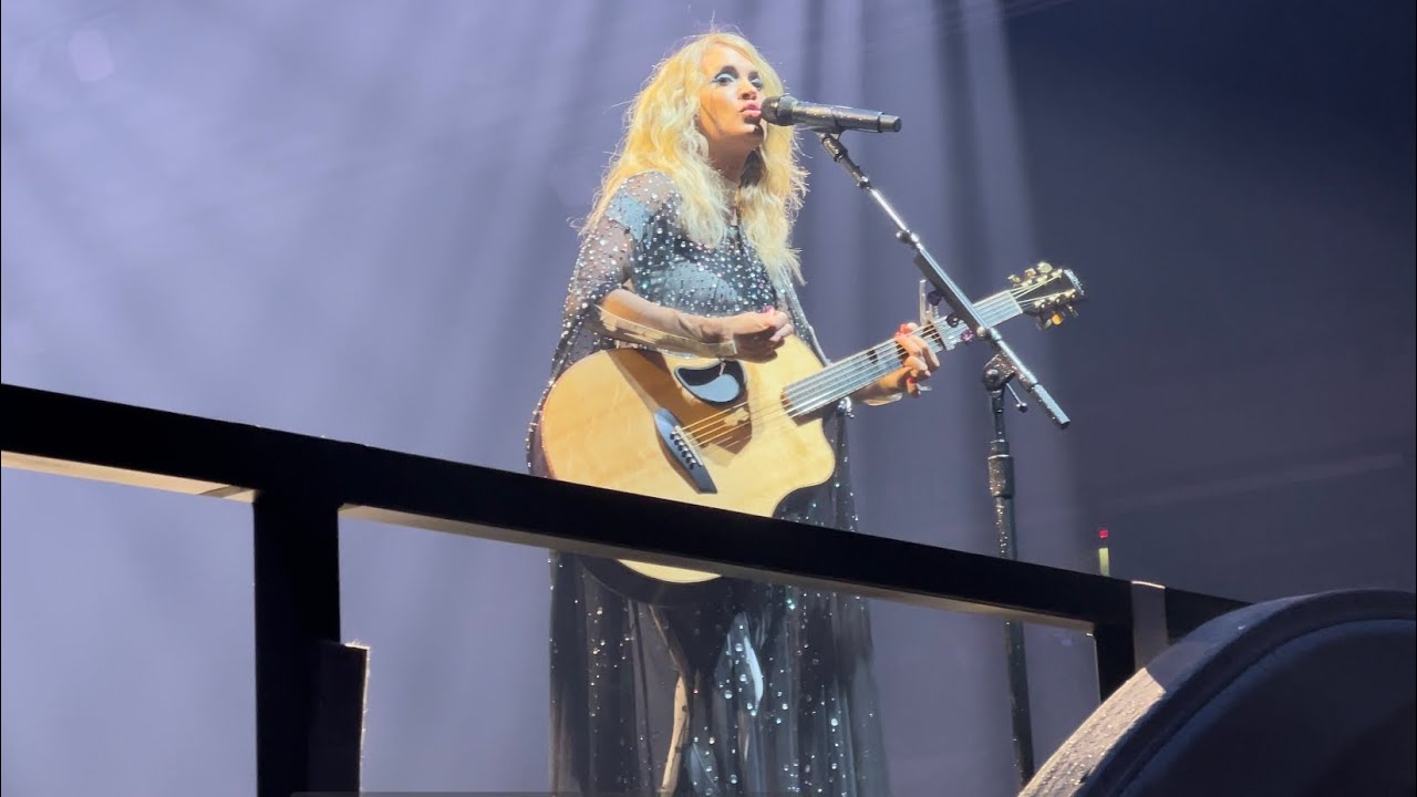 Carrie Underwood Garden LIVE Grand Forks, ND 10/27/22 YouTube