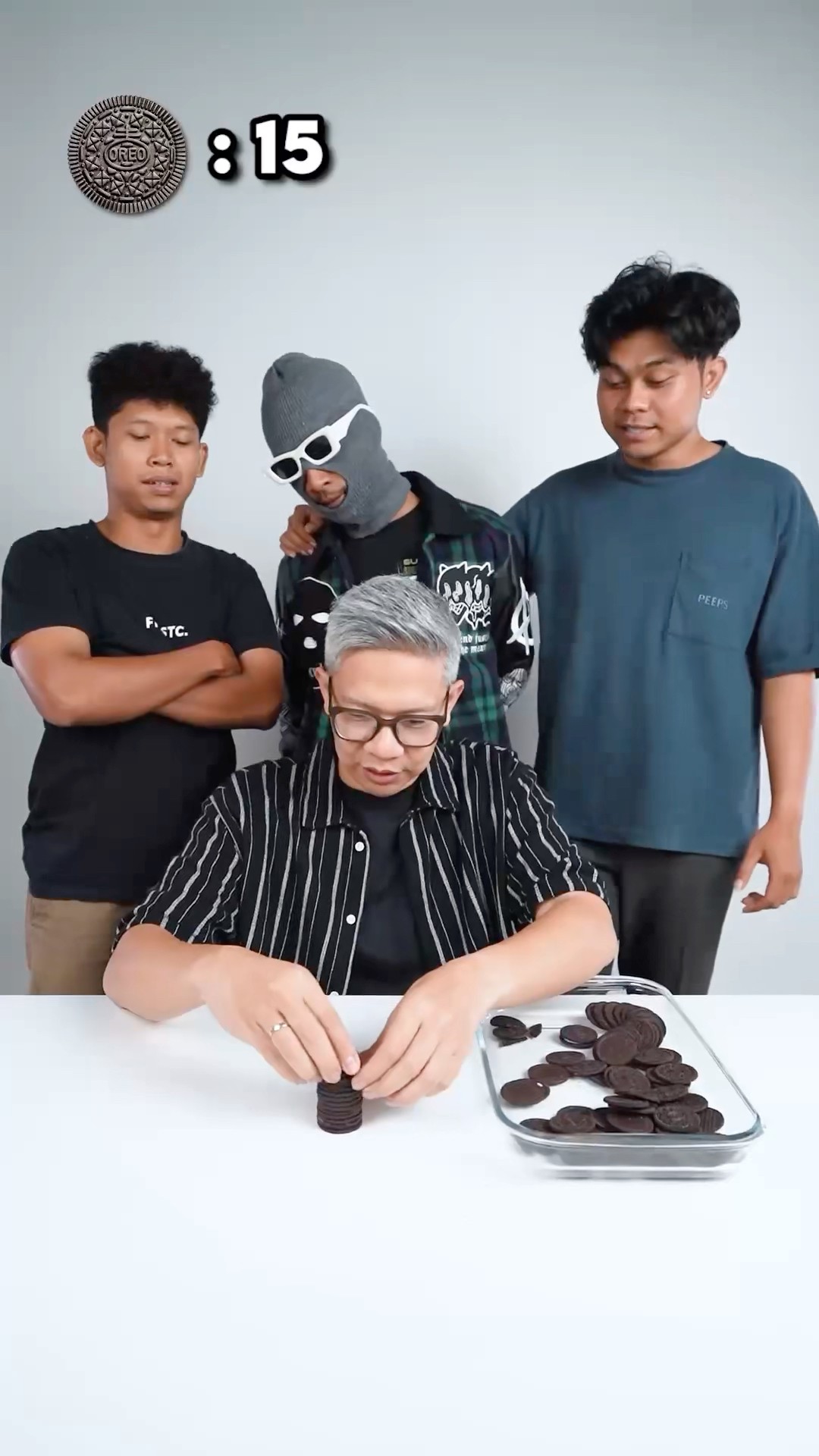 SIAPA BISA TUMPUK OREO PALING TINGGI??!!