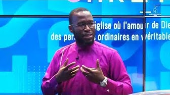 Impact Centre Chrétien Cotonou - Centre Sion - Le pasteur Teddy NGBANDA  demandant au peuple de DIEU de patienter avant le début du deuxième culte