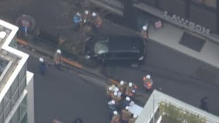 車暴走、7人負傷 JR新宿駅近く、東京