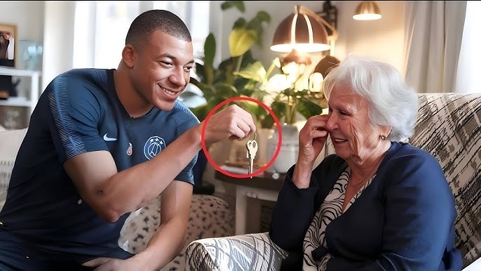 Mbappé Sees Old Lady Having a Tough Time. What He Does Next Went Completely Viral!