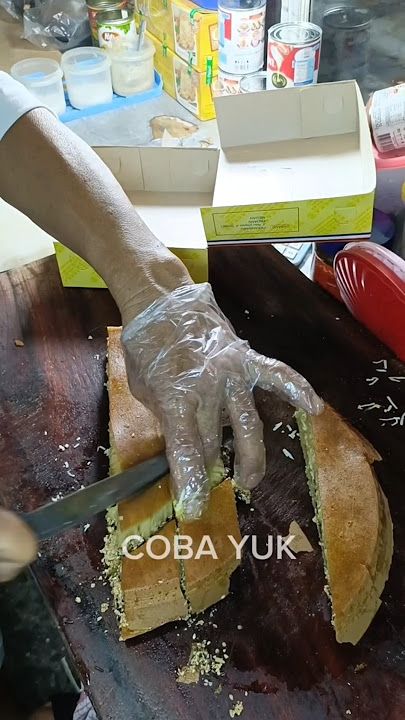 How to cut Martabak with different toppings #streetfood #food #martabak #sweetmartabak #foodie