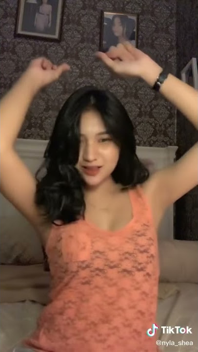 Story wa cewek cantik Hot || goyang santuy dikamar