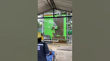 KAMAT Crawler Gekko 350 Demo in Thailand - Uhp hydro spraying on steel and concrete.