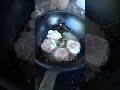 Четвёртая котлетка со второй партии выкладывается в сковороду на Живом Огне 14-ого Мая
