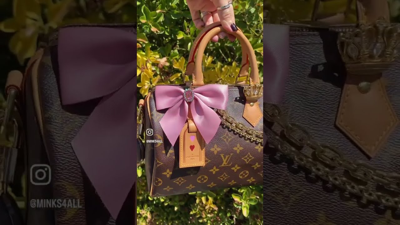 Bag charm trend? Count me in! 🙌🏻 #louisvuitton #speedy25b