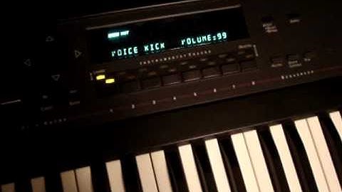 Ensoniq EPS 16 Plus Sampling Synth Demo