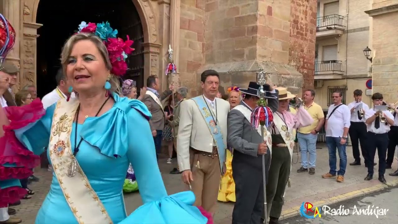 SALIDA DE LA COFRADÍA MATRIZ EN CABALLERÍA HACIA EL SANTUARIO