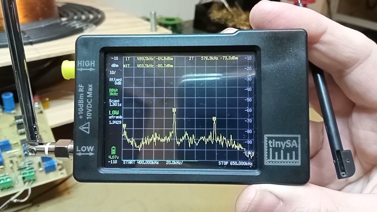 Tinysa ultra прошивка. Анализатор спектра tinysa Ultra. Tinysa Ultra Spectrum Analyzer. Анализатор антенного сигналаtinysa Ultra. Анализатор спектра tinysa vs Nano VNA.