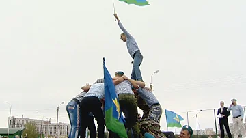 Кто имеет право носить голубой берет