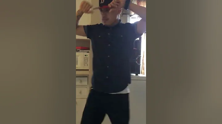Toni V. Singing . Valentin de La Sierra