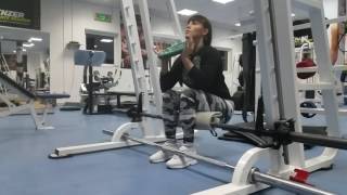 видео Сисси приседания – необычное упражнение для ног