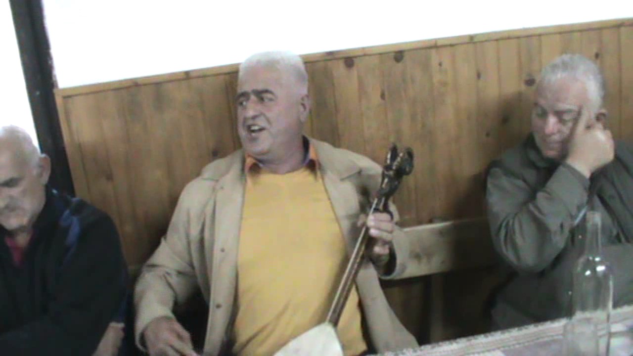 U Berane pod Komove Milijanu momče zove-izvorne pjesme uz gusle-Guslar Radenko Rmuš