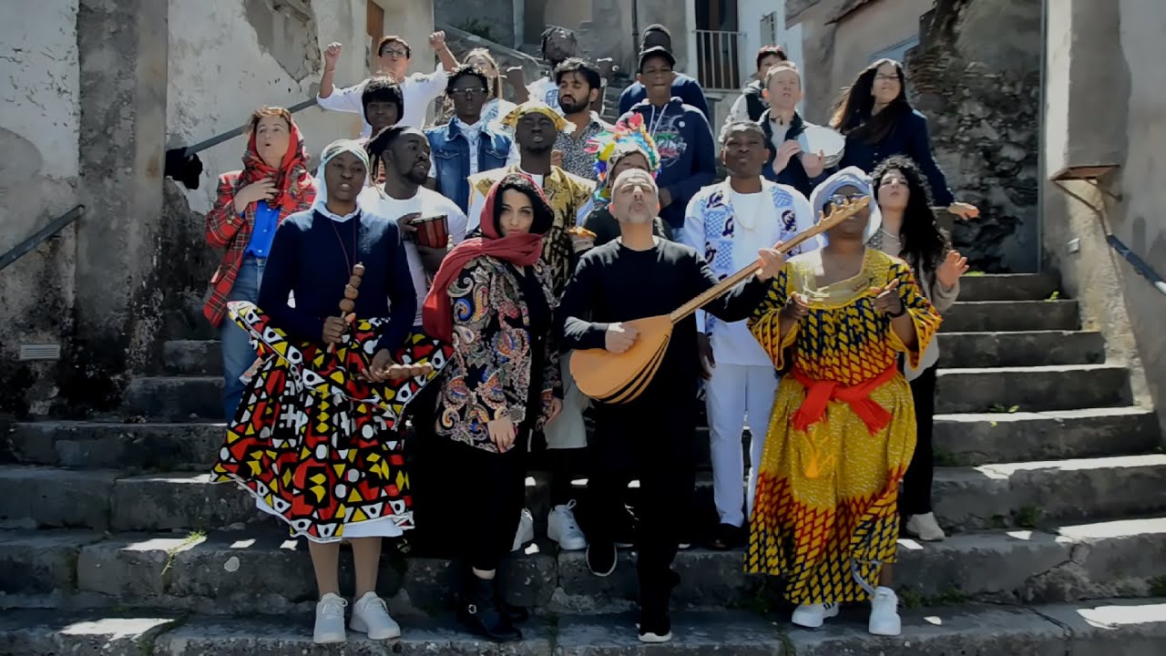 Watch Renanera - Simm' 'o Sud r' 'o munn' (world edition) - Official videoclip on YouTube Watch Renanera - Simm' 'o Sud r' 'o munn' (world edition) - Official videoclip on YouTube