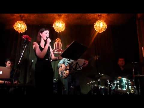 Советская комната с пианино. Песня табуретка. Приватный танец на стуле. Музыкальные стулья конкурс. Foto james blunt.