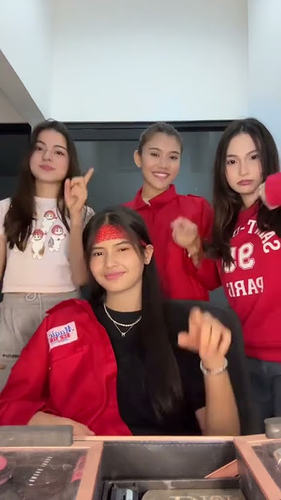 tiga cecan dan satu cegan paling depan😆 #basmalahgralind #sridevida5 #clariseharun #valery #magic5