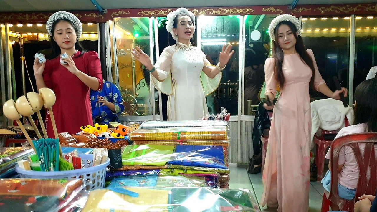 Ngồi du thuyền nghe Ca Huế trên sông Hương - Bản Sắc Huế