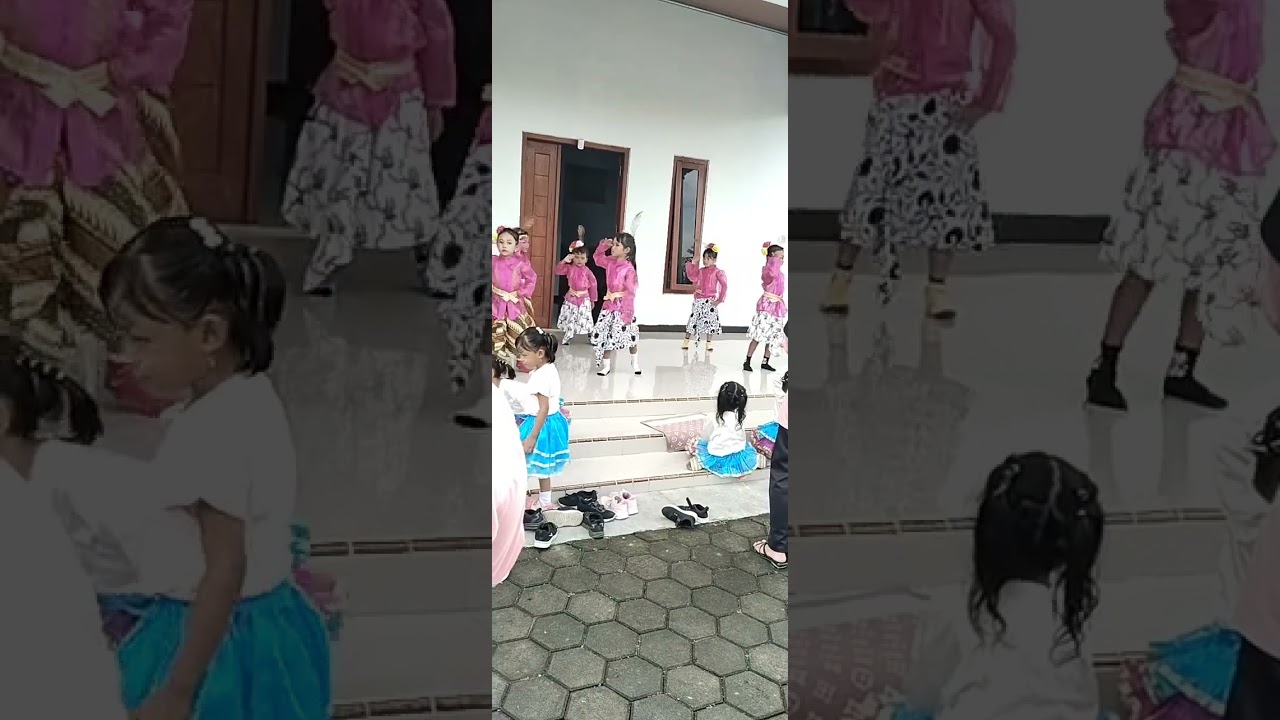 Menari pràhu layar bersama teman-temañ