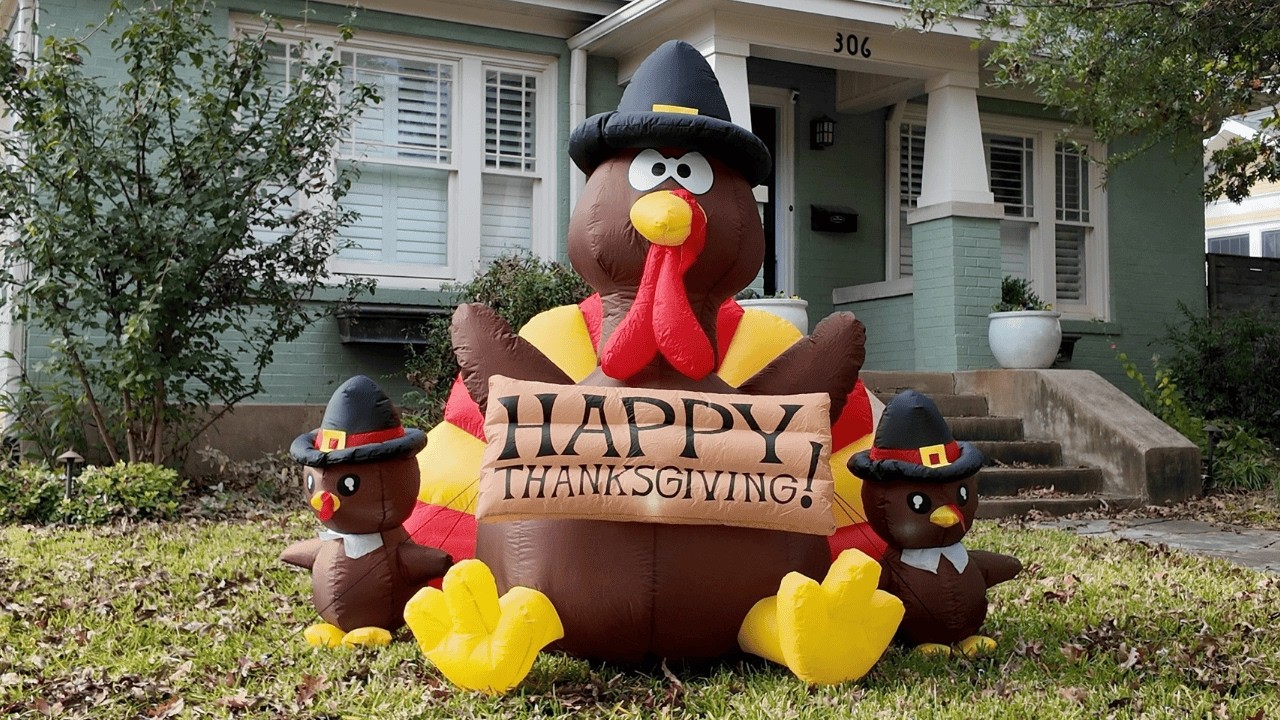 Посещение Техасской столицы надувных индеек и обзор компании Deviled Egg Co.