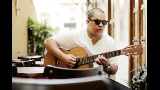 Video thumbnail of "Vinny Brito- Ele Vive"