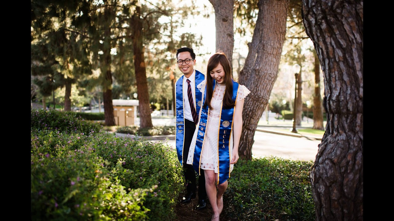 dress in graduation day Master in Business Administration (MBA) Regalia Set for UC Campuses Small (5'0