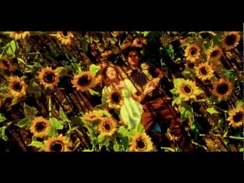 Elvis & Anabelle | Strawberry Swing