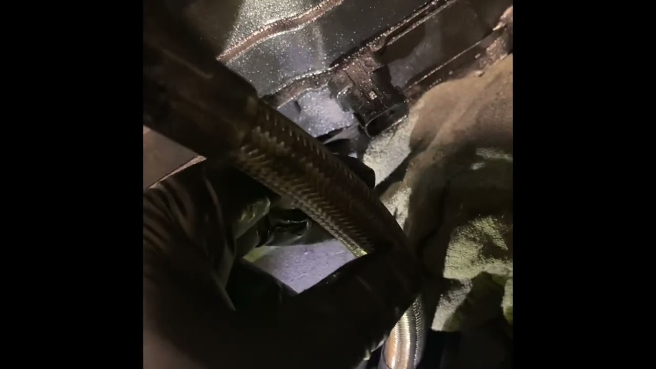 High pressure oil hose. 2011 Maxxforce 10