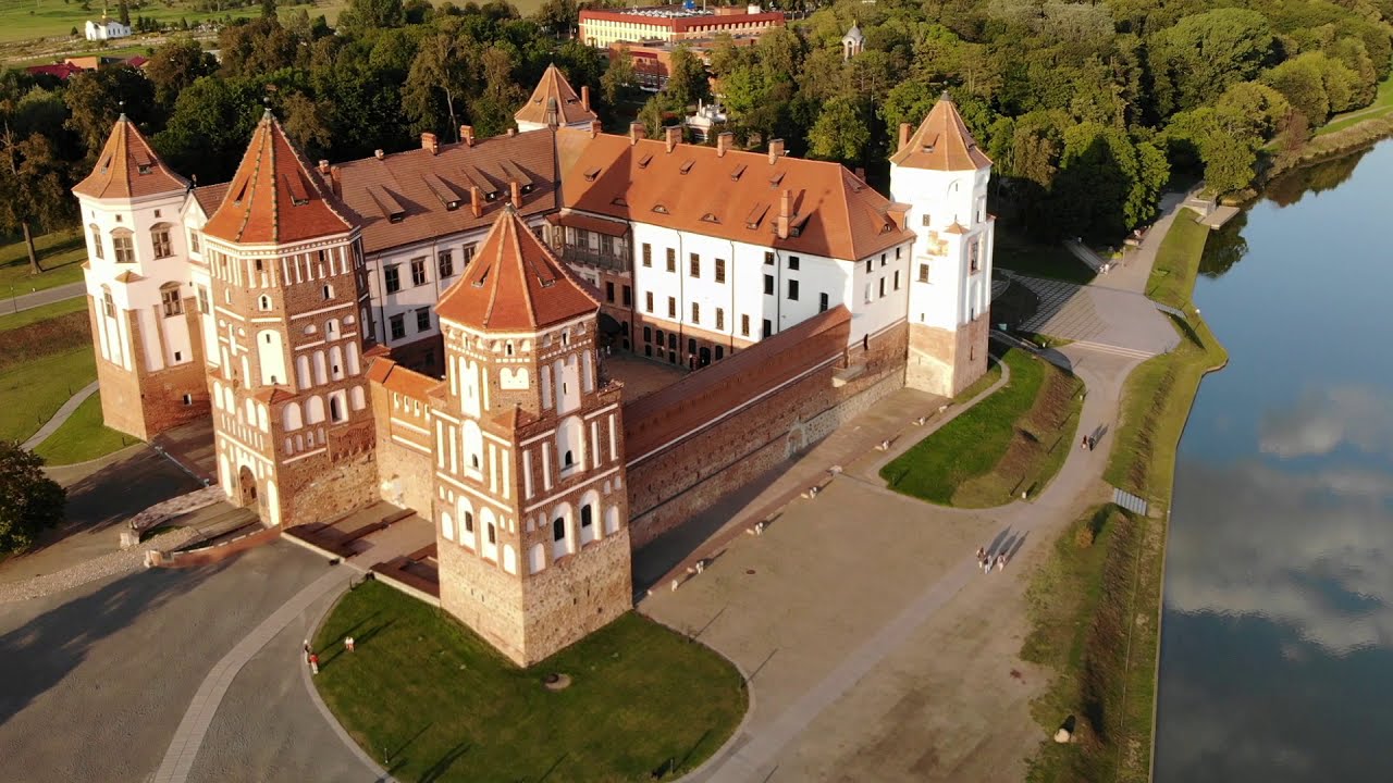 Памятники беларуси презентация. Мирский замково-парковый комплекс. Мирский замок. Замки Белоруссии Мирский замок. Белоруссия достопримечательности Мирский замок Гродно.