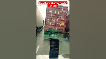 Rất đông xe container ở tên đường Mỹ Phước Tân Vạn khu vực ngã tư Tân Vạn.